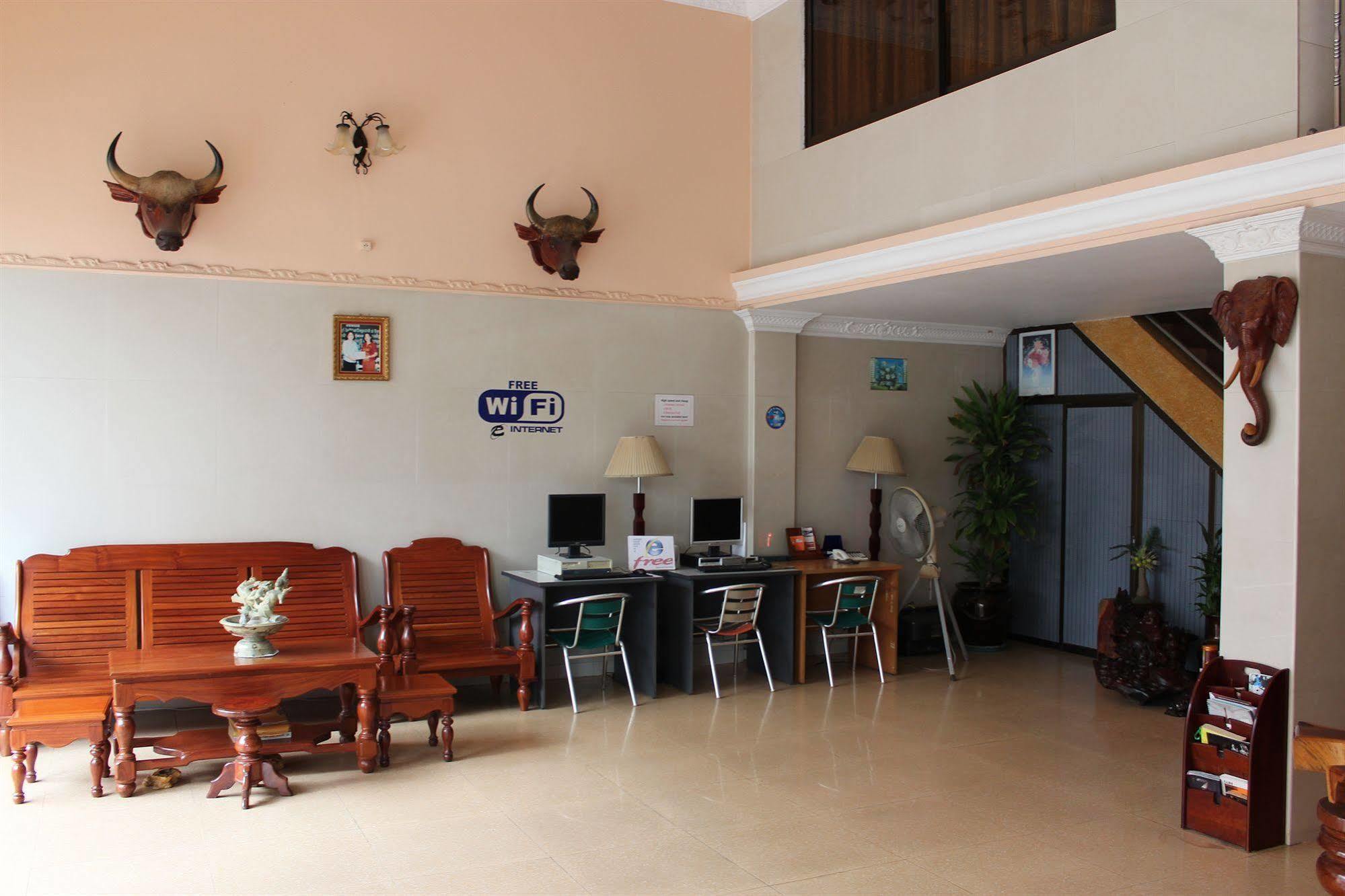 Lucky 2 Guesthouse Phnom Penh Exterior photo